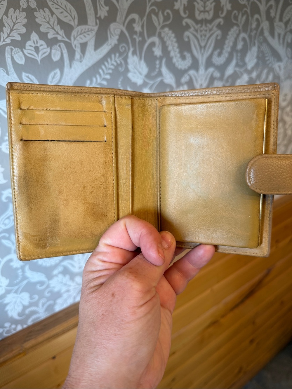 Chanel Classic Beige Caviar Leather Wallet 2004-05 Hologram w/ Authenticity Card - Picture 9 of 10